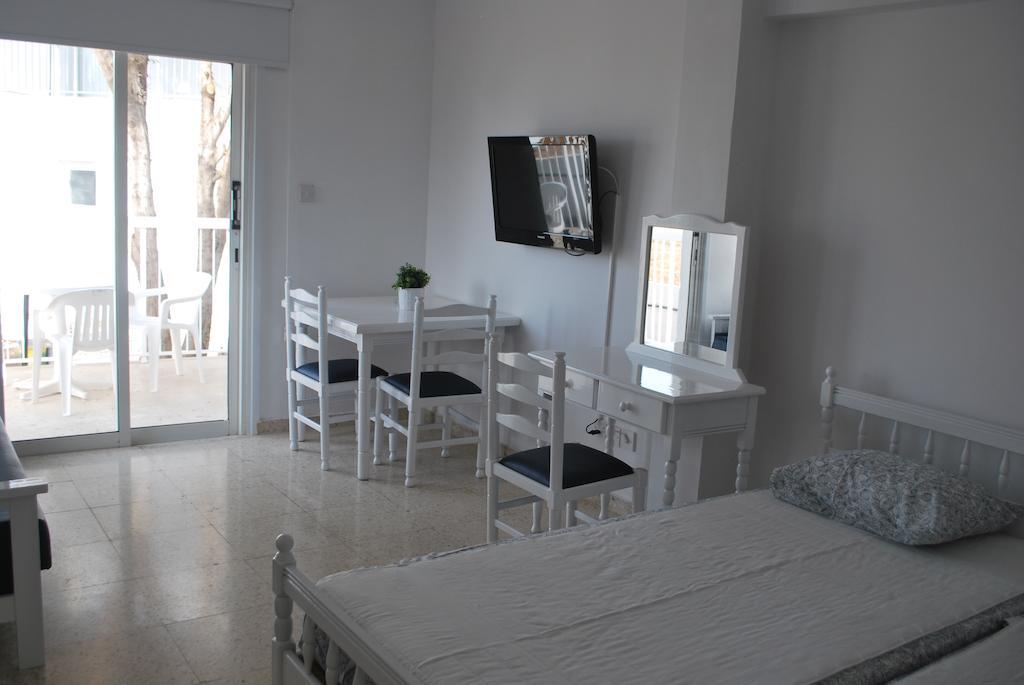 Flisvos Beach Apartments Protaras Eksteriør billede